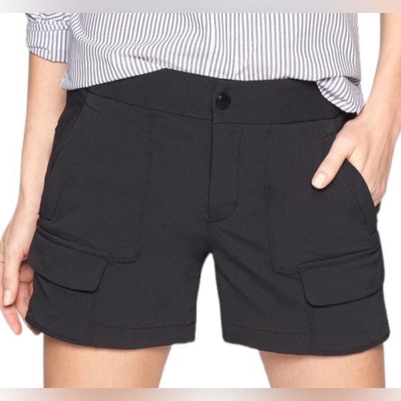 Athleta Pants - ATHLETA trekkie 2.0 cargo shorts black size 6 hiking shorts